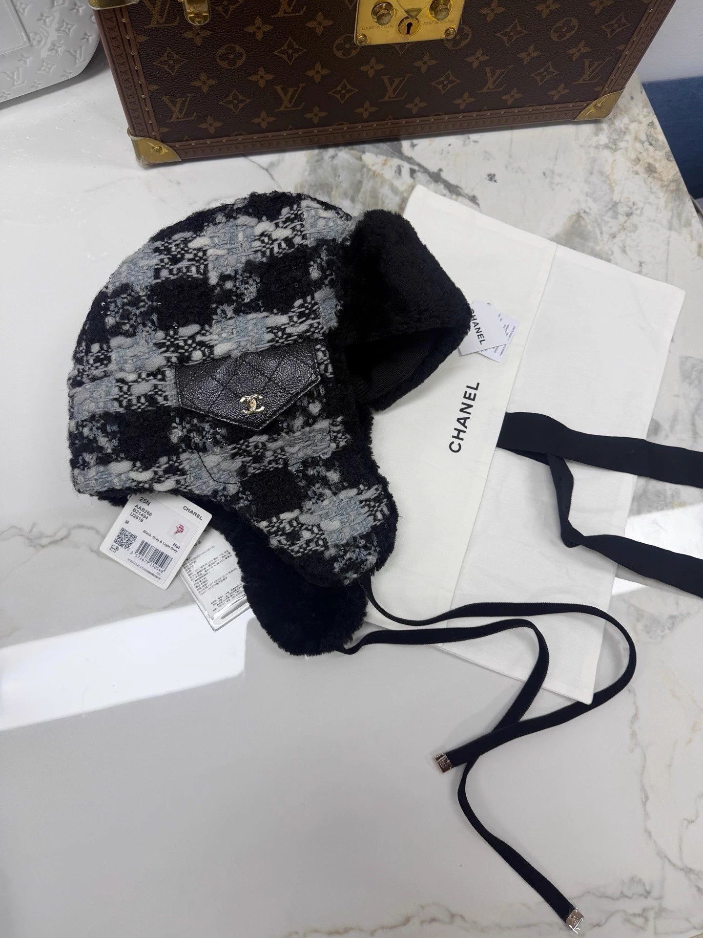 Chanel Chanel 25N Black & White Tweed Ushanka Hat M Size ONE SIZE - 2 Thumbnail