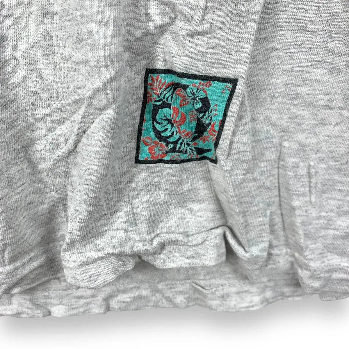 Vintage Vintage 90’ QUE SURF SKATE Made In USA Floral Tee Shirt Size US M / EU 48-50 / 2 - 4 Thumbnail