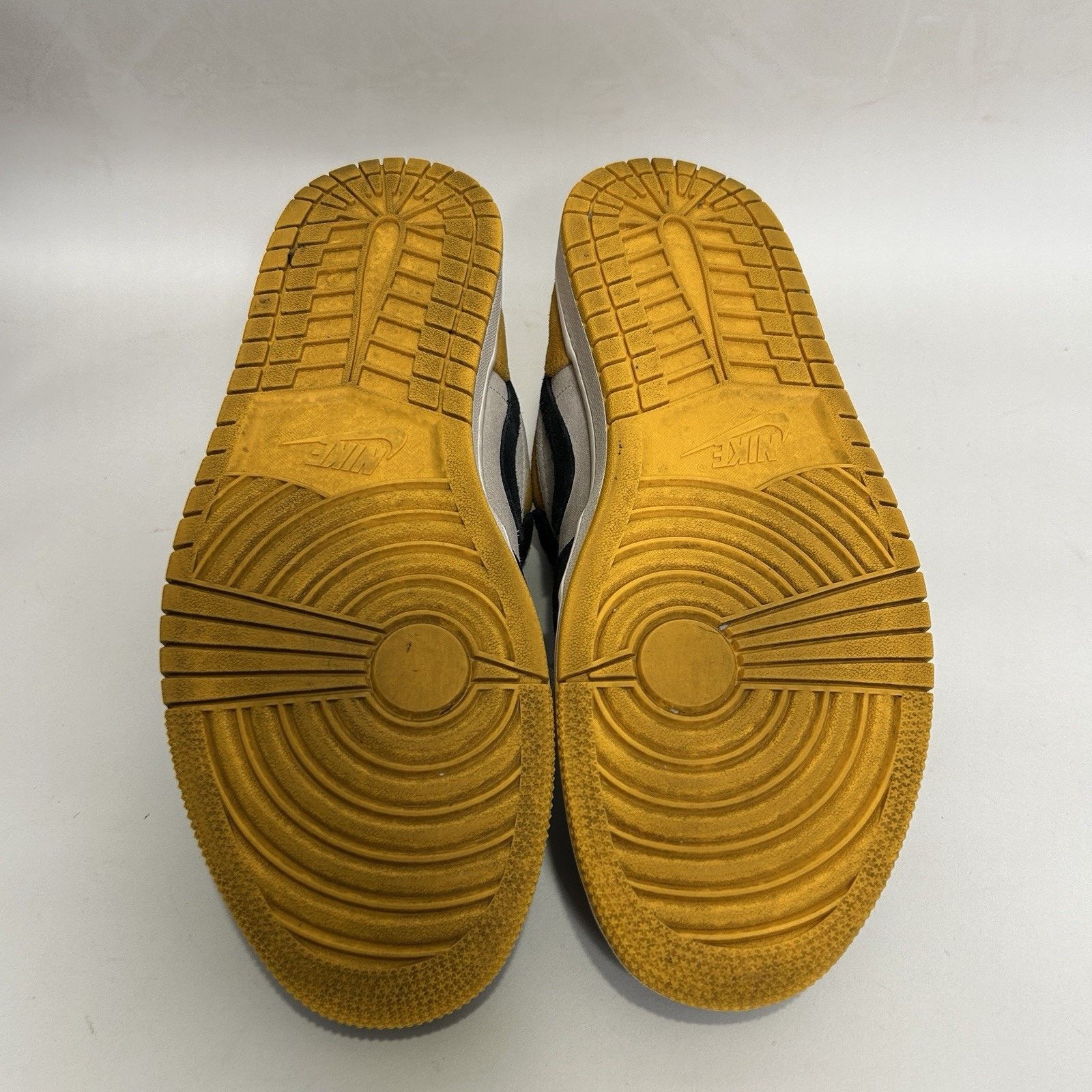 Nike Nike Air Jordan 1 Low Retro “University Gold Black” 2019 Size US 11 / EU 44 - 7 Thumbnail