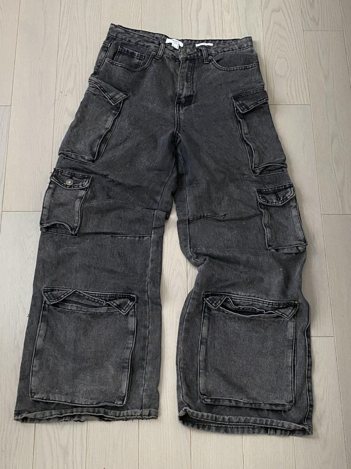 Forever 21 Forever 21 women’s black Cargo jeans Size 28" / US 6 / IT 42 - 1 Thumbnail
