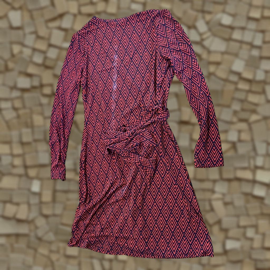 Banana Republic Banana Republic Robe Women S Red Black Long Sleeve V-Neck Tie Geometric Pattern Dress Size S / US 4 / IT 40 - 1 Thumbnail