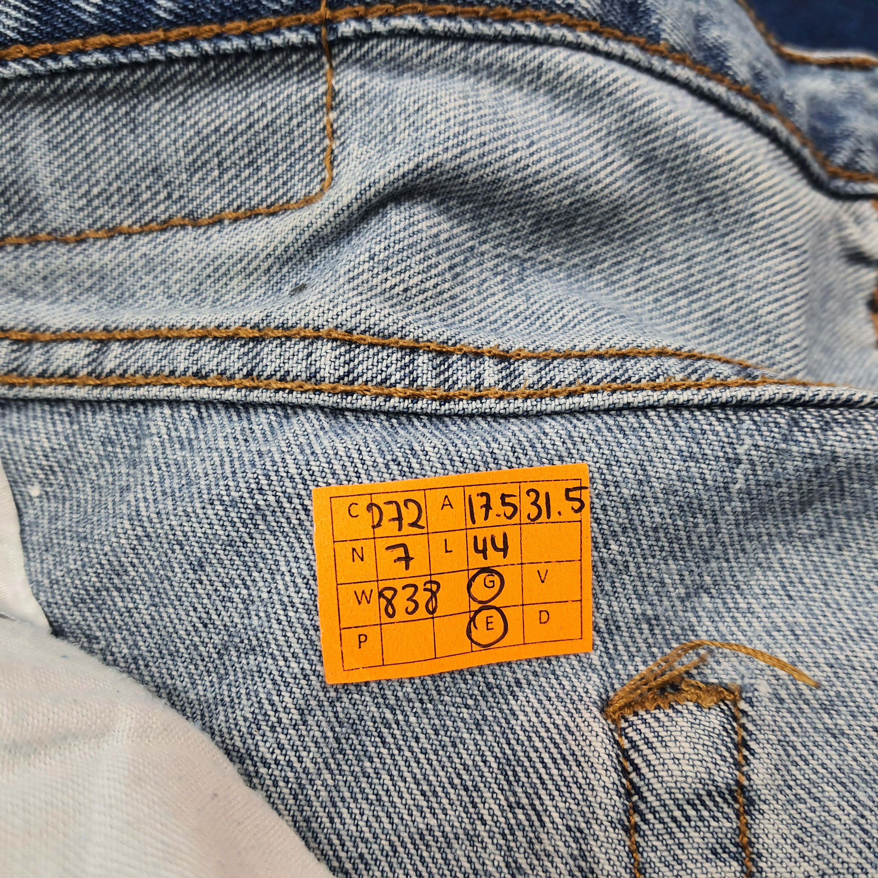 Levi's VINTAGE 90s LEVI'S 550 Distressed Light Wash Jeans C272N7 Size US 36 / EU 52 - 13 Thumbnail