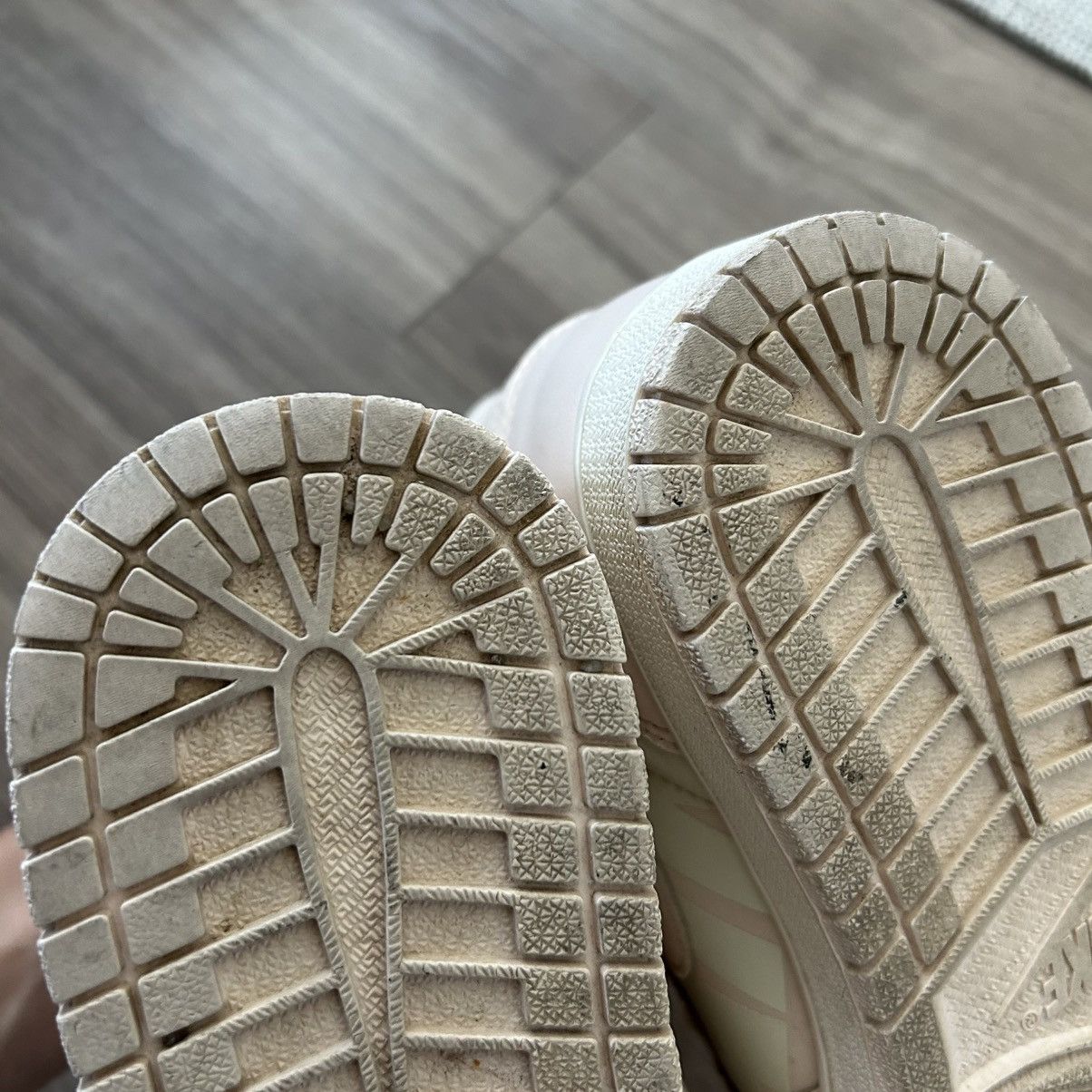 Jordan Brand 2018 Air Jordan 1 ‘Guava Ice’ High sz 7.5M Size US 7.5 / EU 40-41 - 7 Thumbnail