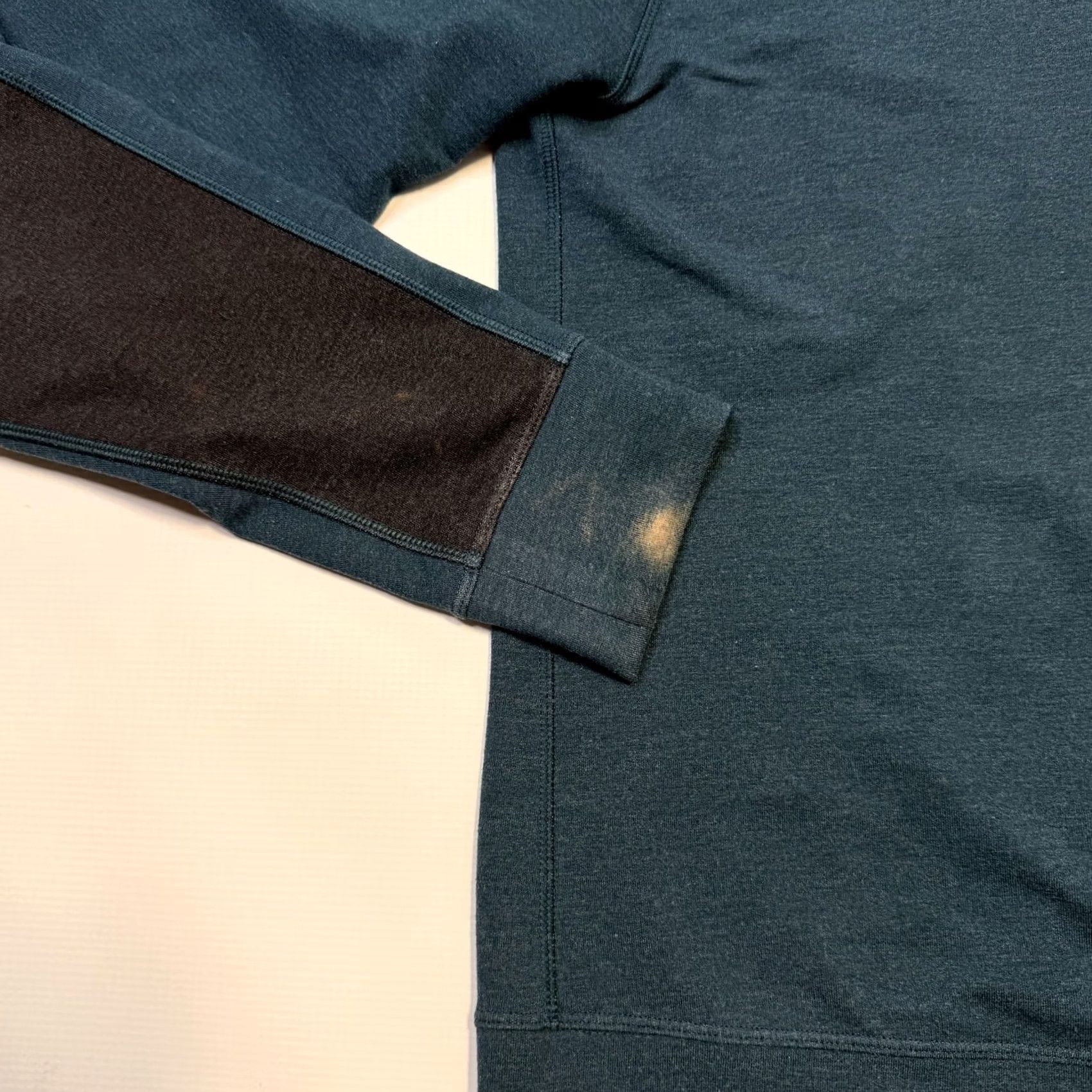 Lululemon VINTAGE Lululemon Hoodie Mens Large Blue Gray Reversible Raglan Pullover Athletic Tech Size US L / EU 52-54 / 3 - 4 Thumbnail