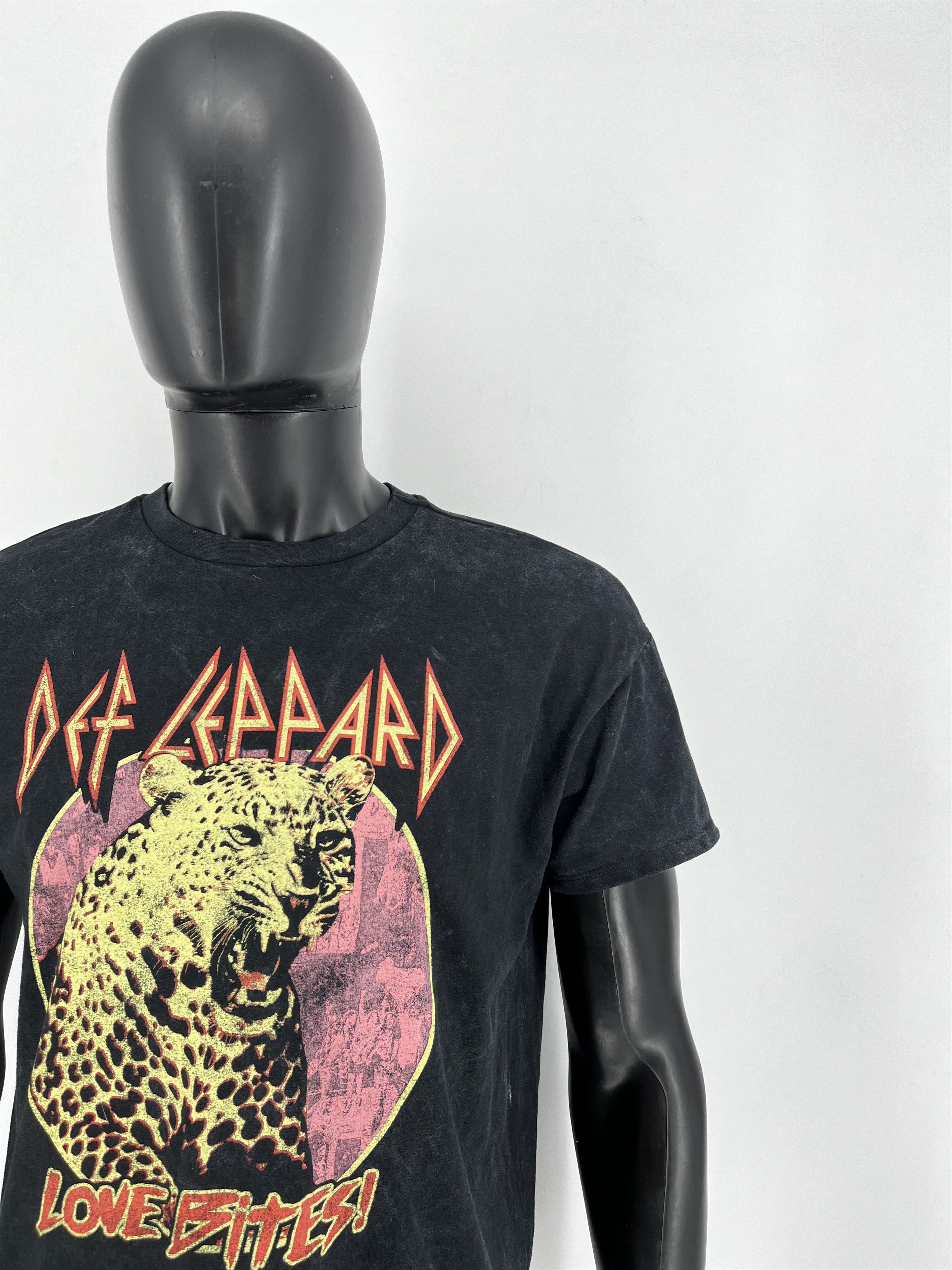 Band Tees Def Leppard Love Bites Hysteria Glam Metal Rock Band Tee S Size US S / EU 44-46 / 1 - 7 Thumbnail