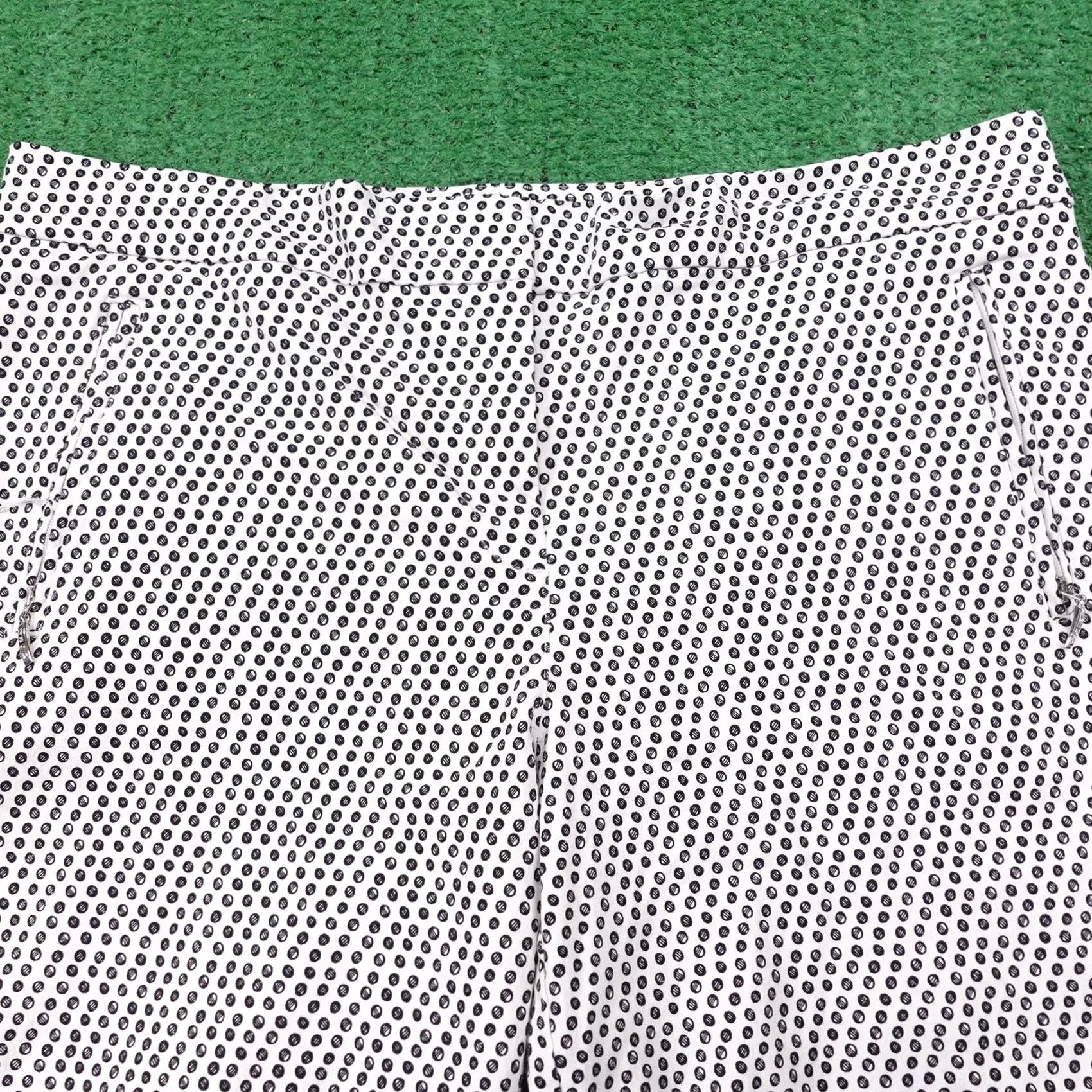Izod IZOD Golf Shorts Womens 16 White Polka Dot Bermuda Knit Stretch Flat Front Pull On Pockets Inseam 10 Summer Activewear Mens Womens Girls Boys Size 38" / US 16 / IT 52 - 2 Thumbnail
