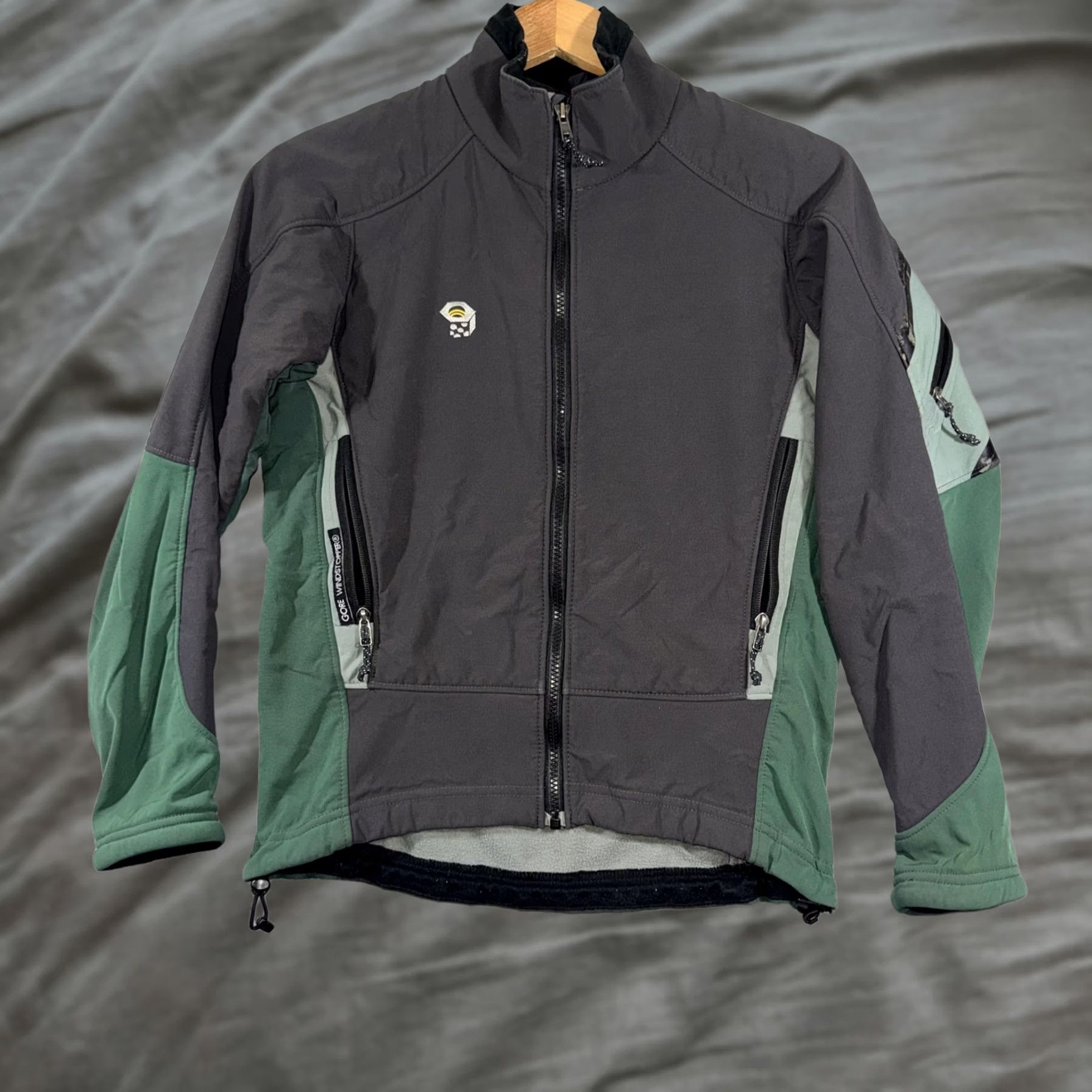 Mountain Hardwear VINTAGE Mountain Hardwear Jacket Womens 8 Gray Gore Windstopper Softshell Windbreaker Zip Pockets Full Zip Lined Outdoor Front Girls Size M / US 6-8 / IT 42-44 - 1 Thumbnail