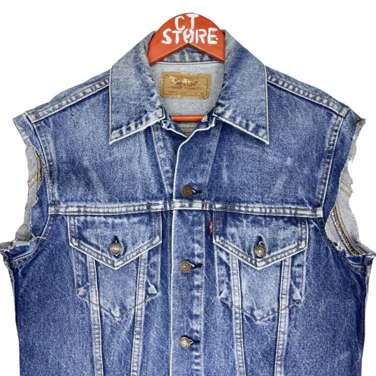 Levi's × Levi's Vintage Clothing × Vintage Vintage Levis Cut Off Style Denim Vest 70505-0217 Size US S / EU 44-46 / 1 - 3 Thumbnail