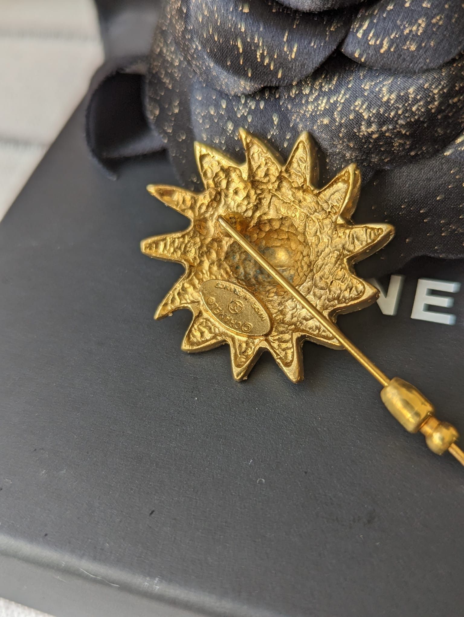 Chanel Chanel CC Logo Vintage Lion Brooch Pin RARE with box Size ONE SIZE - 7 Thumbnail