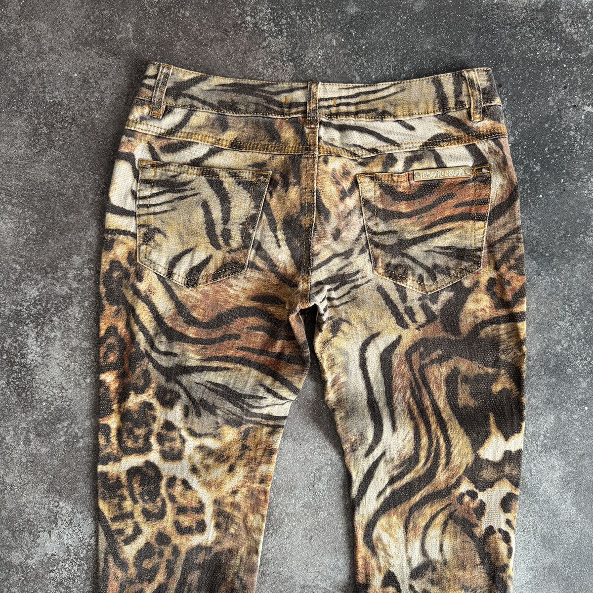 Roberto Cavalli Roberto Cavalli Vintage Y2K Tiger Print Iconic Pants Size 27" / US 4 / IT 40 - 11 Thumbnail