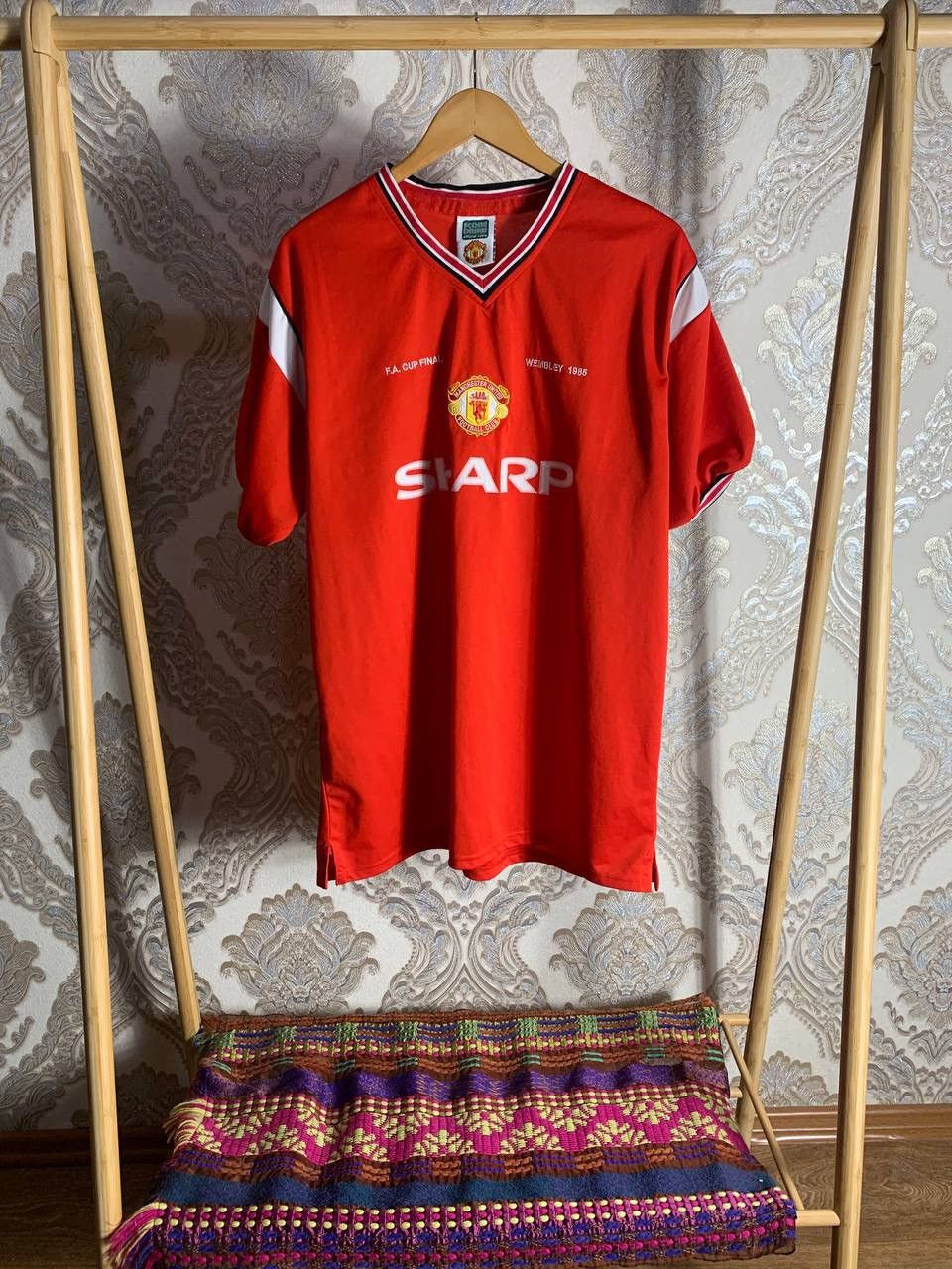 Vintage VINTAGE MANCHESTER UNITED ENGLAND RETRO SOCCER JERSEY 90s Size US XL / EU 56 / 4 - 1 Thumbnail