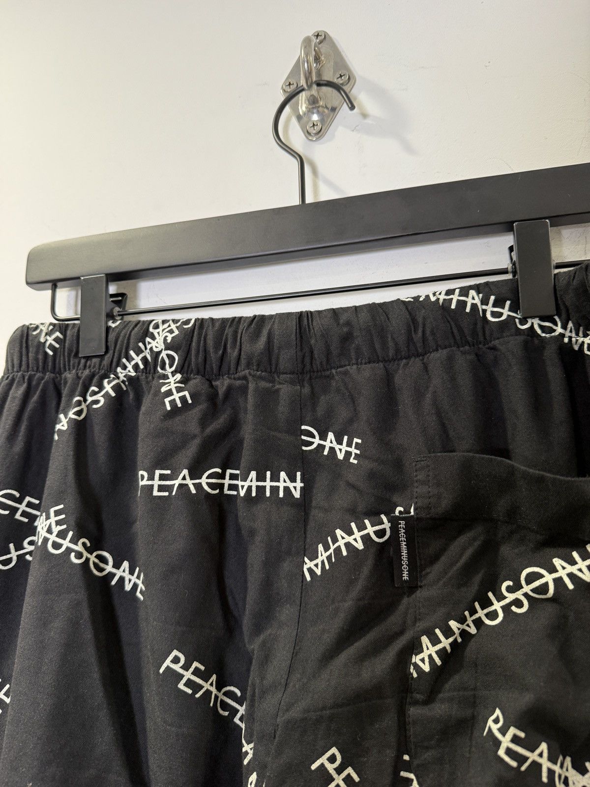peaceminusone PEACEMINUSONE All-Over Logo Print Drawstring Pants Archive Size US 30 / EU 46 - 3 Thumbnail