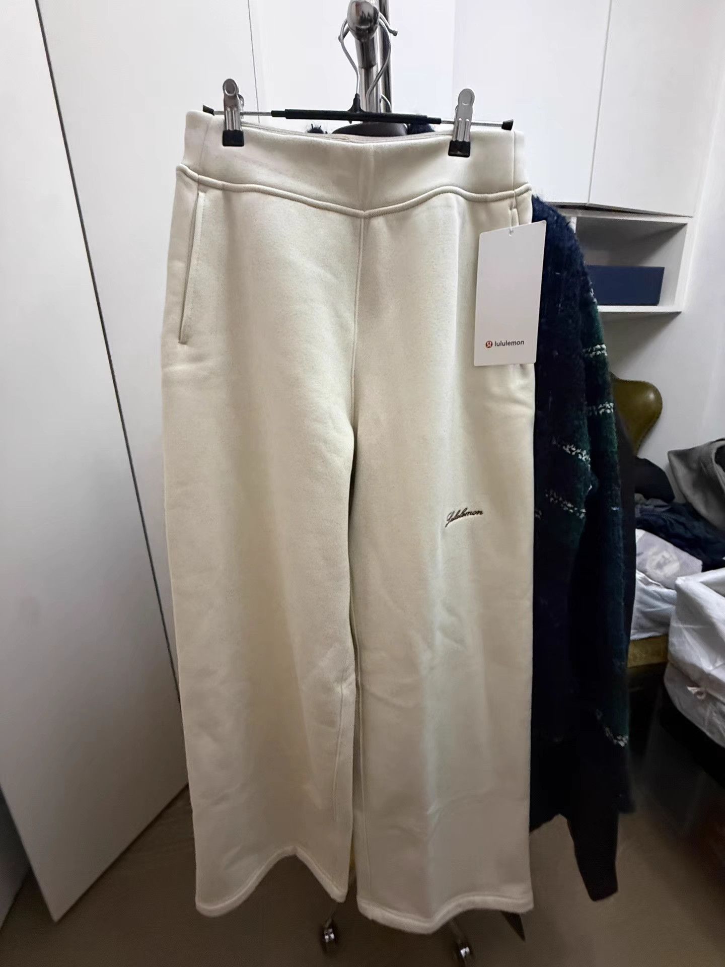 Lululemon Lululemon Big Cozy Light Ivory Casual Pant K27 Size 29" - 1 Thumbnail