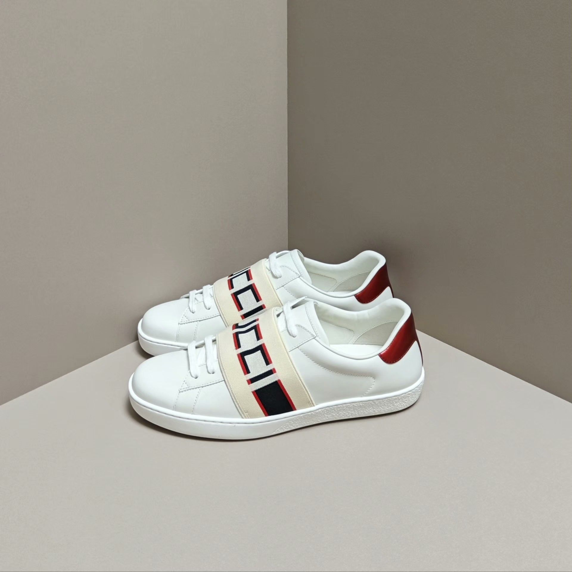 Gucci Gucci Lowtop Sneakers 5.5 Men Size US 5.5 / EU 38 - 1 Thumbnail