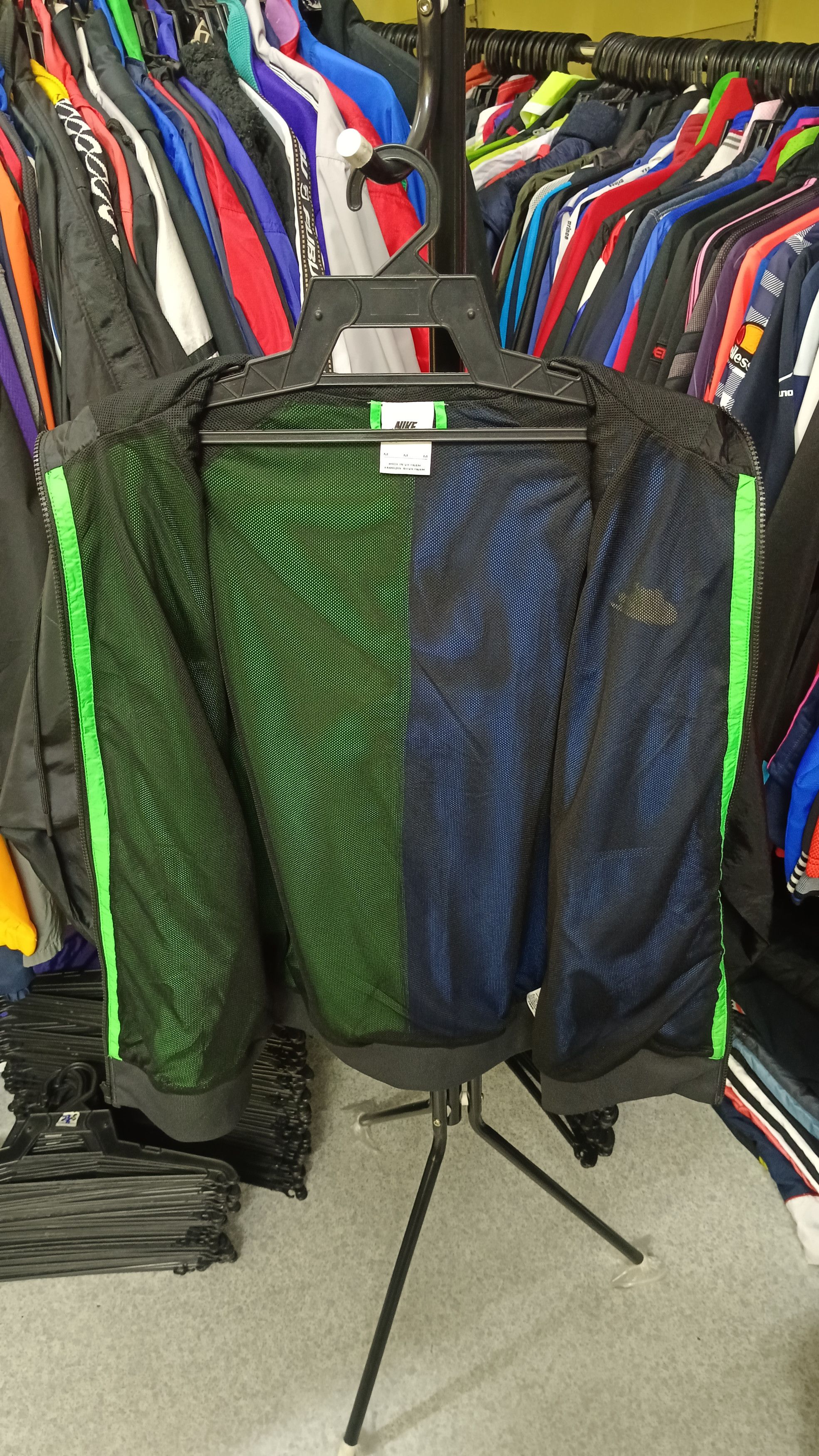 Nike Nike Essentials Woven Colourblock Windrunner Size US M / EU 48-50 / 2 - 4 Thumbnail