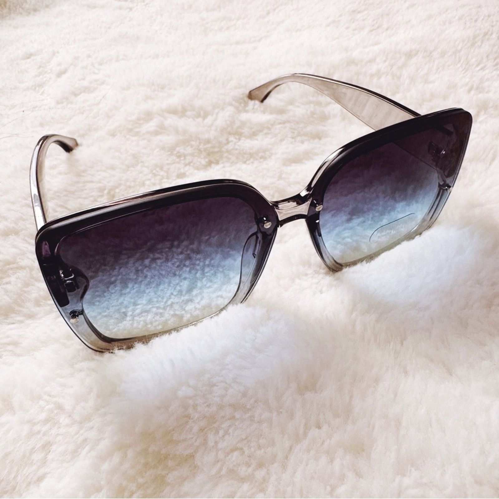 Other Abby Clear Blue Square Frame Sunglasses Size ONE SIZE - 6 Thumbnail