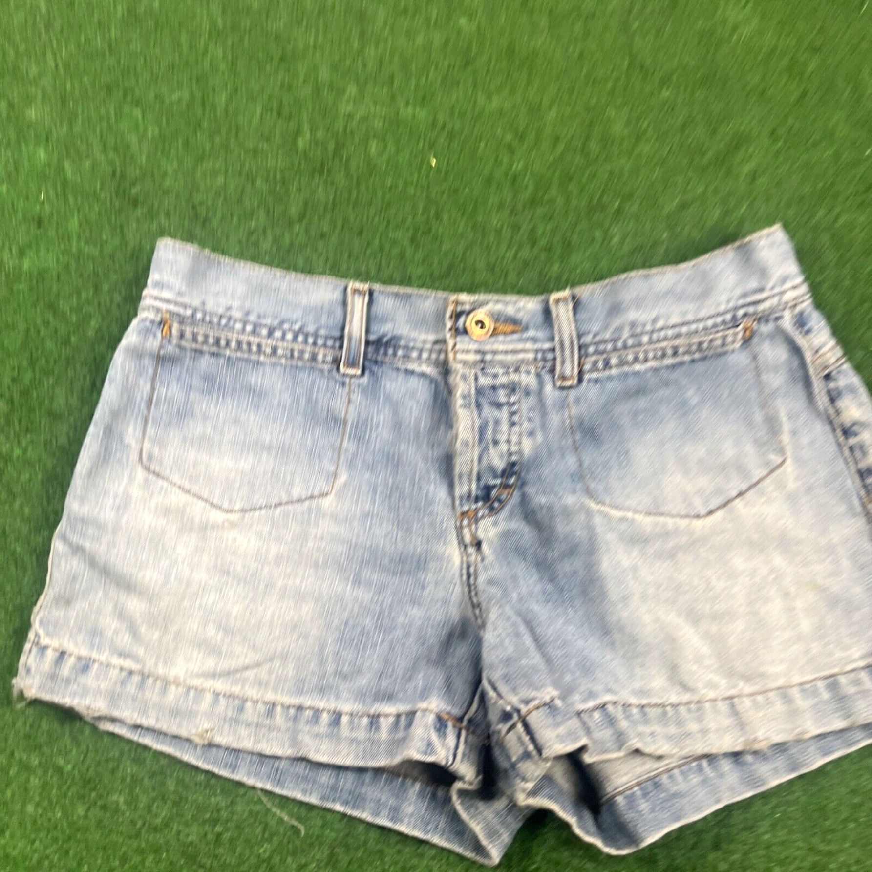 American Eagle Outfitters American Eagle Shorts Size 4 Shortie Stretch Distressed 28in Size 27" / US 4 / IT 40 - 1 Thumbnail