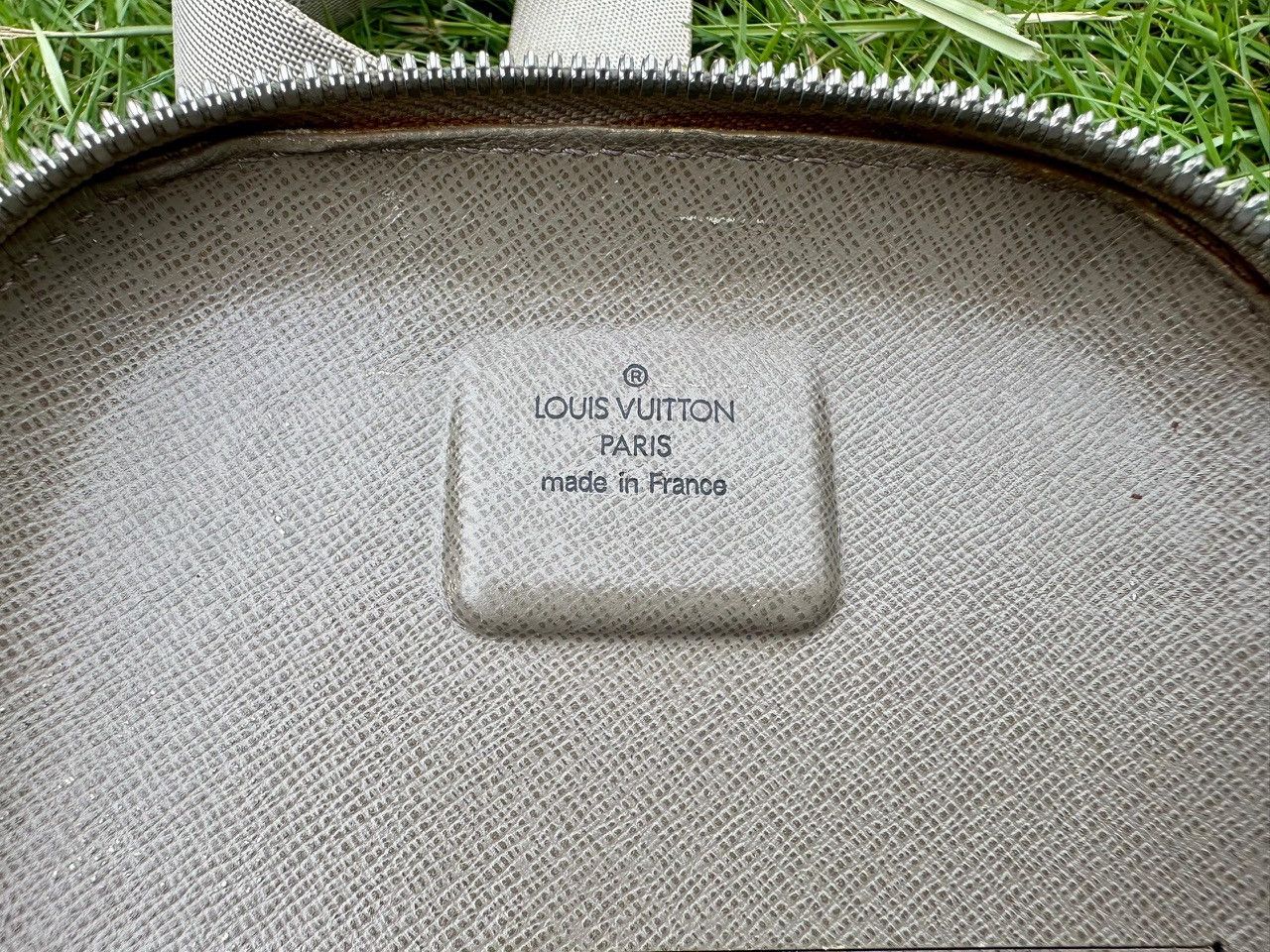 Louis Vuitton Authentic Louis Vuitton Damier Geant Mage Bum/Belt Bag Size ONE SIZE - 7 Thumbnail