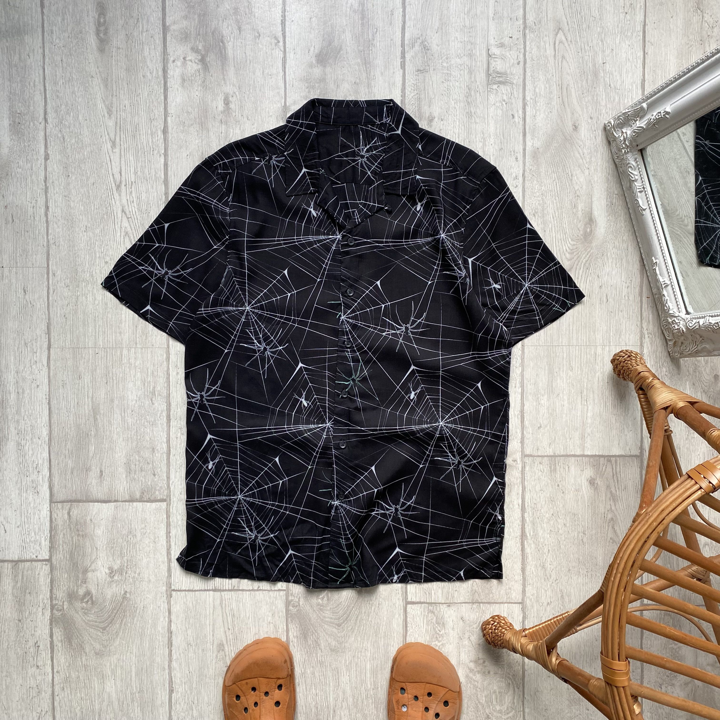Japanese Brand 🕷️ Crazy Shirts Spider Web print shorts sleeve hawaiian Size US M / EU 48-50 / 2 - 1 Thumbnail