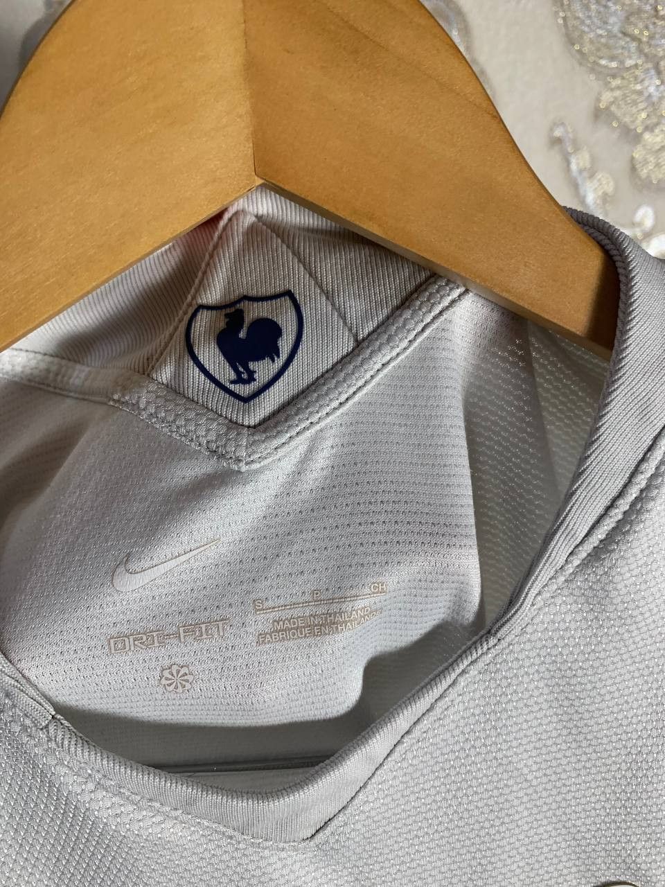 Nike Vintage Nike FC Tottenham Hotspur England Soccer Jersey Y2K Size US S / EU 44-46 / 1 - 5 Thumbnail
