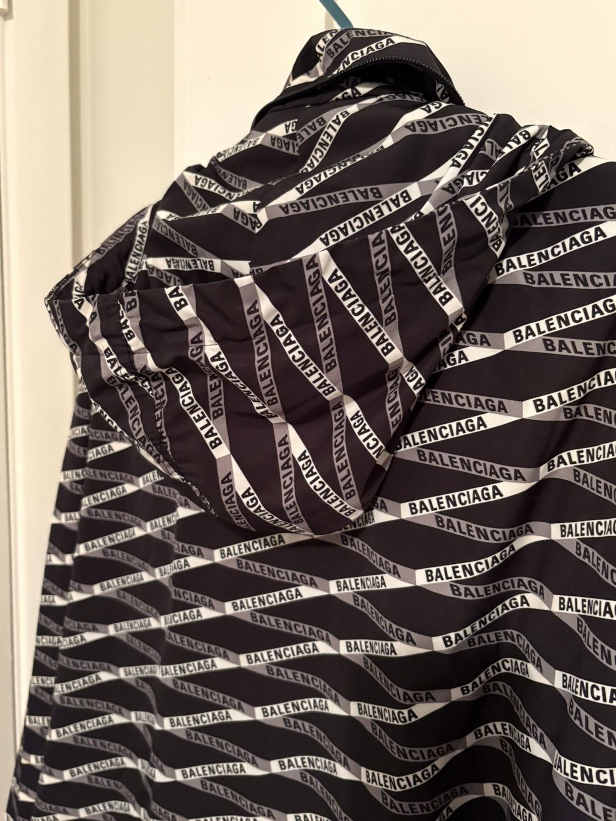 Balenciaga Balenciaga 2019 logo monogram Windbreaker Size US S / EU 44-46 / 1 - 8 Thumbnail