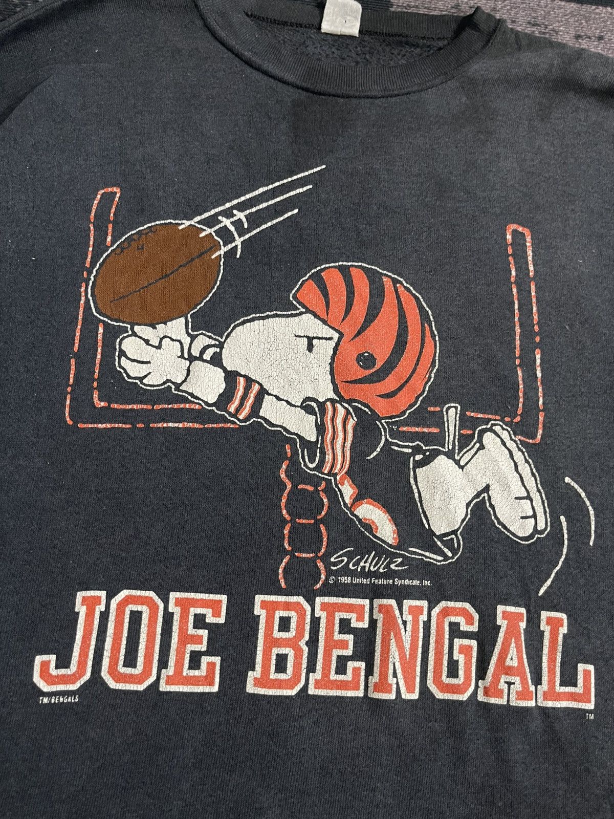 Vintage Vintage 80s Snoopy Joe Bengal Distressed Sweatshirt Size US XL / EU 56 / 4 - 6 Thumbnail