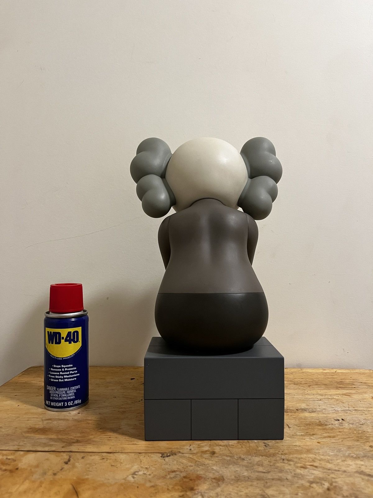 Kaws × Original Fake KAWS Passing Through Companion (Grey) No Box 100% Authentic Size ONE SIZE - 4 Thumbnail