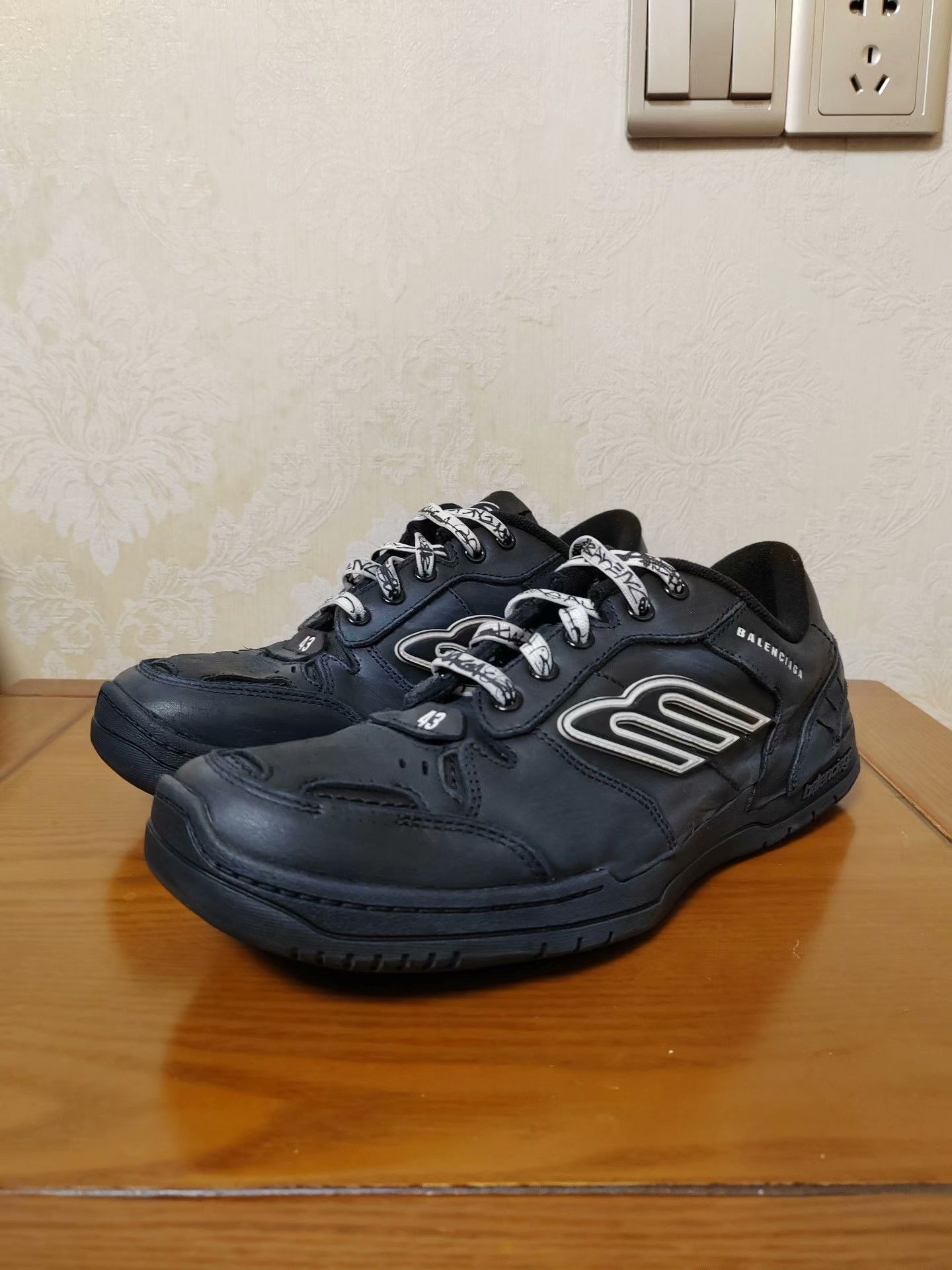 Balenciaga Balenciaga Black Lowtop Sneakers 10 Men Size US 10 / EU 43 - 1 Thumbnail