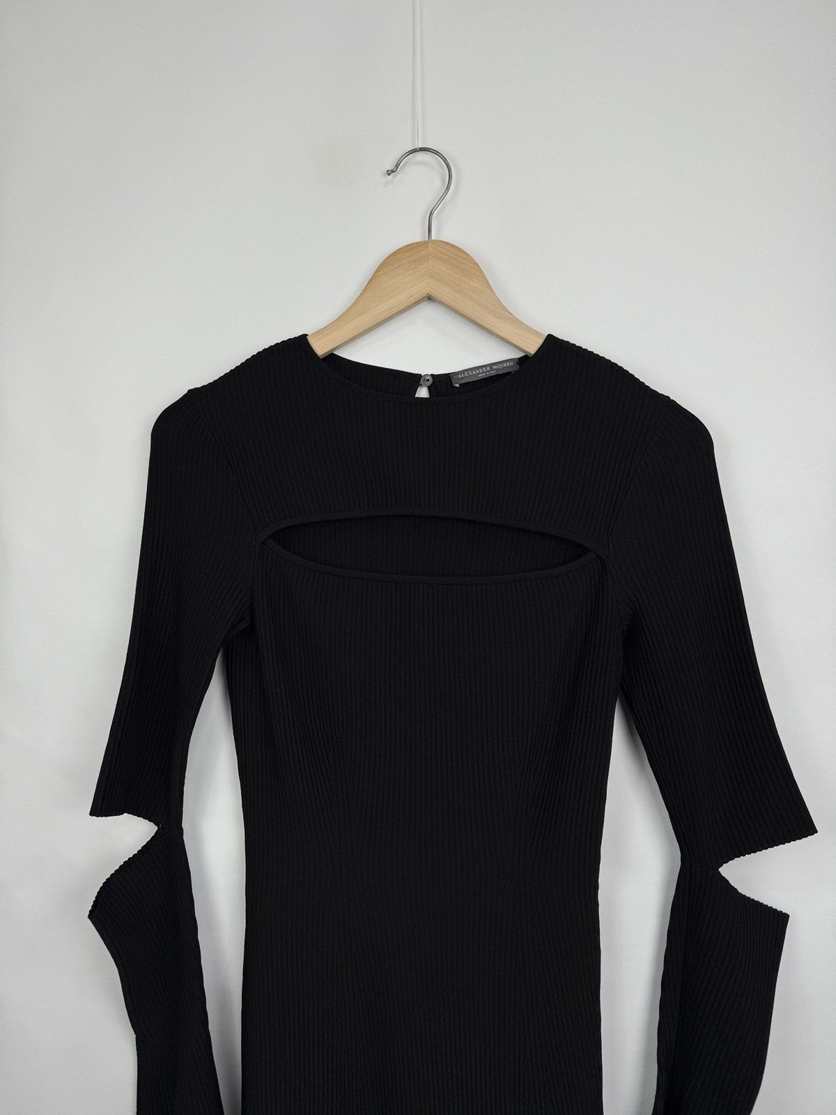 Alexander McQueen 🇮🇹 RRP $2490 Alexander McQueen Black Cut-Out Sleeve Dress Size XS / US 0-2 / IT 36-38 - 5 Thumbnail