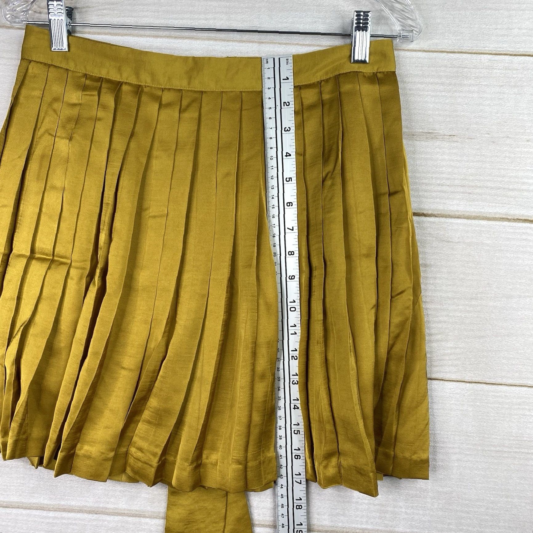 Gap Gap Skirt Womens 2 Gold Pleated Swing Tie Back Knee Length Lined Flowy Preppy Satin Polyester A-Line Dressy Casual Womens 2 Gold Size 26" / US 2 / IT 38 - 3 Thumbnail