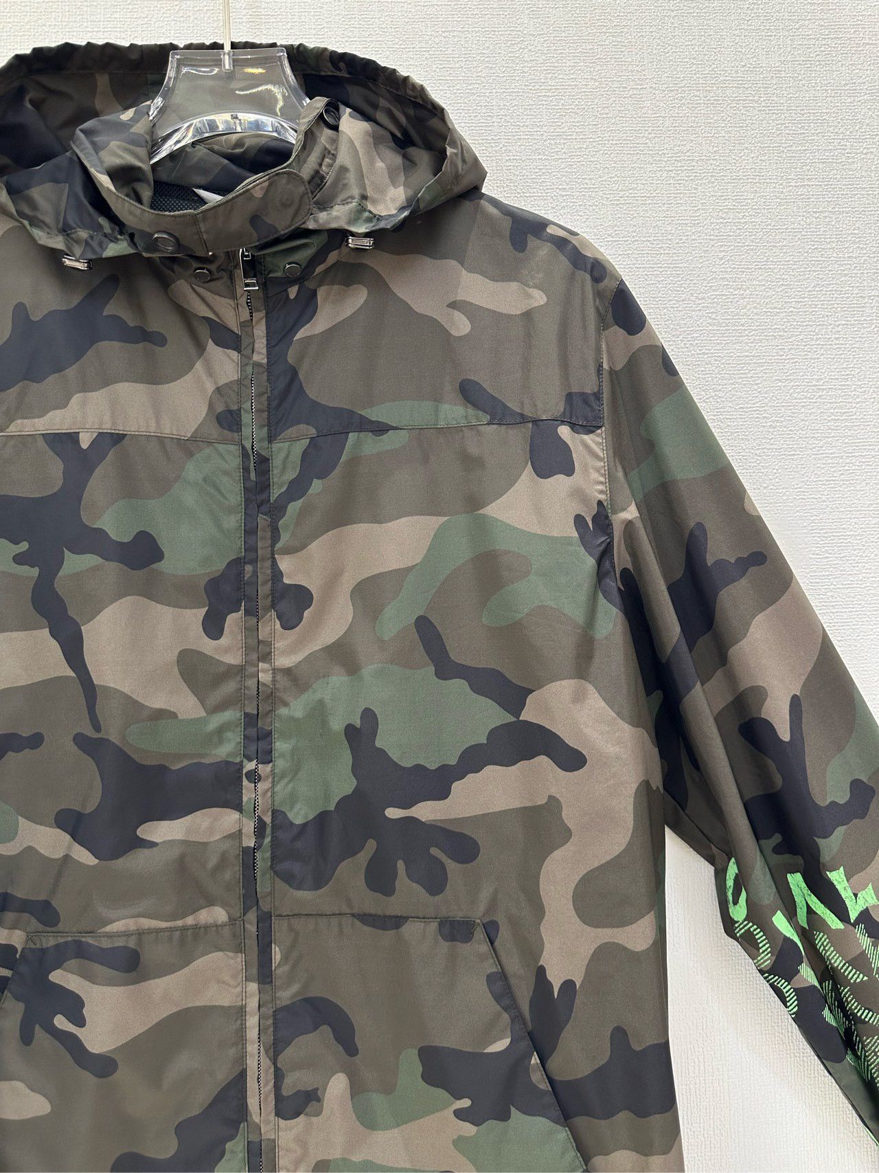 Valentino Valentino camouflage army logo prints wind breaker jacket Size US S / EU 44-46 / 1 - 4 Thumbnail