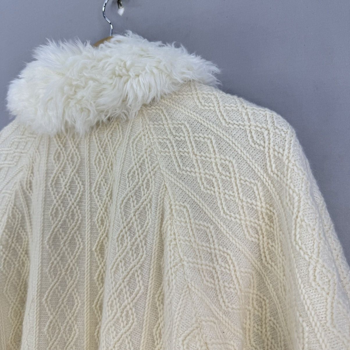 Japanese Brand Sayegusa Vintage Knit Poncho Cape with Faux Fur Collar Size ONE SIZE - 5 Thumbnail