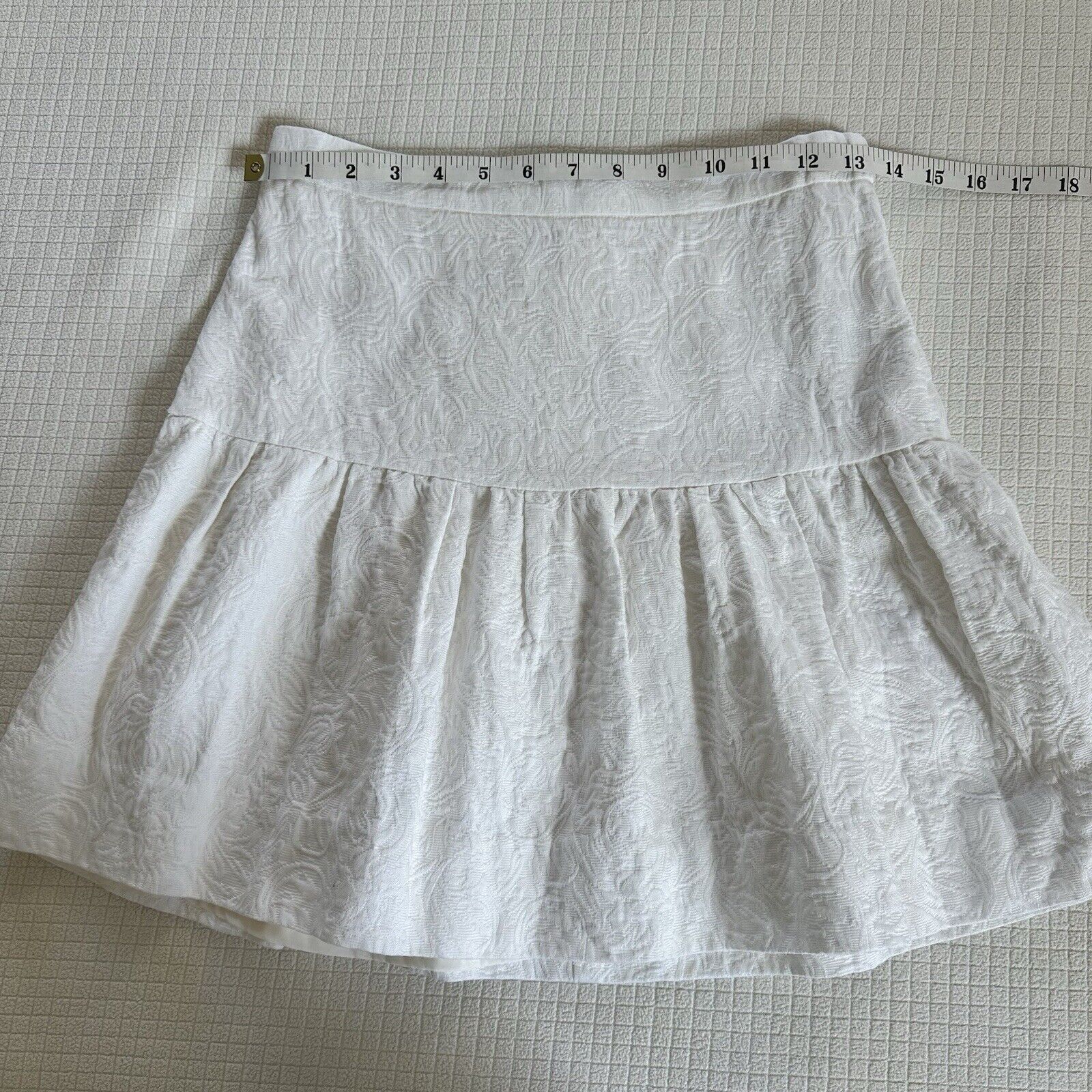 J.Crew J.Crew Cream Matelasse Drop Waist Hi Rise Mini Skirt Size 4 Size 27" / US 4 / IT 40 - 5 Thumbnail