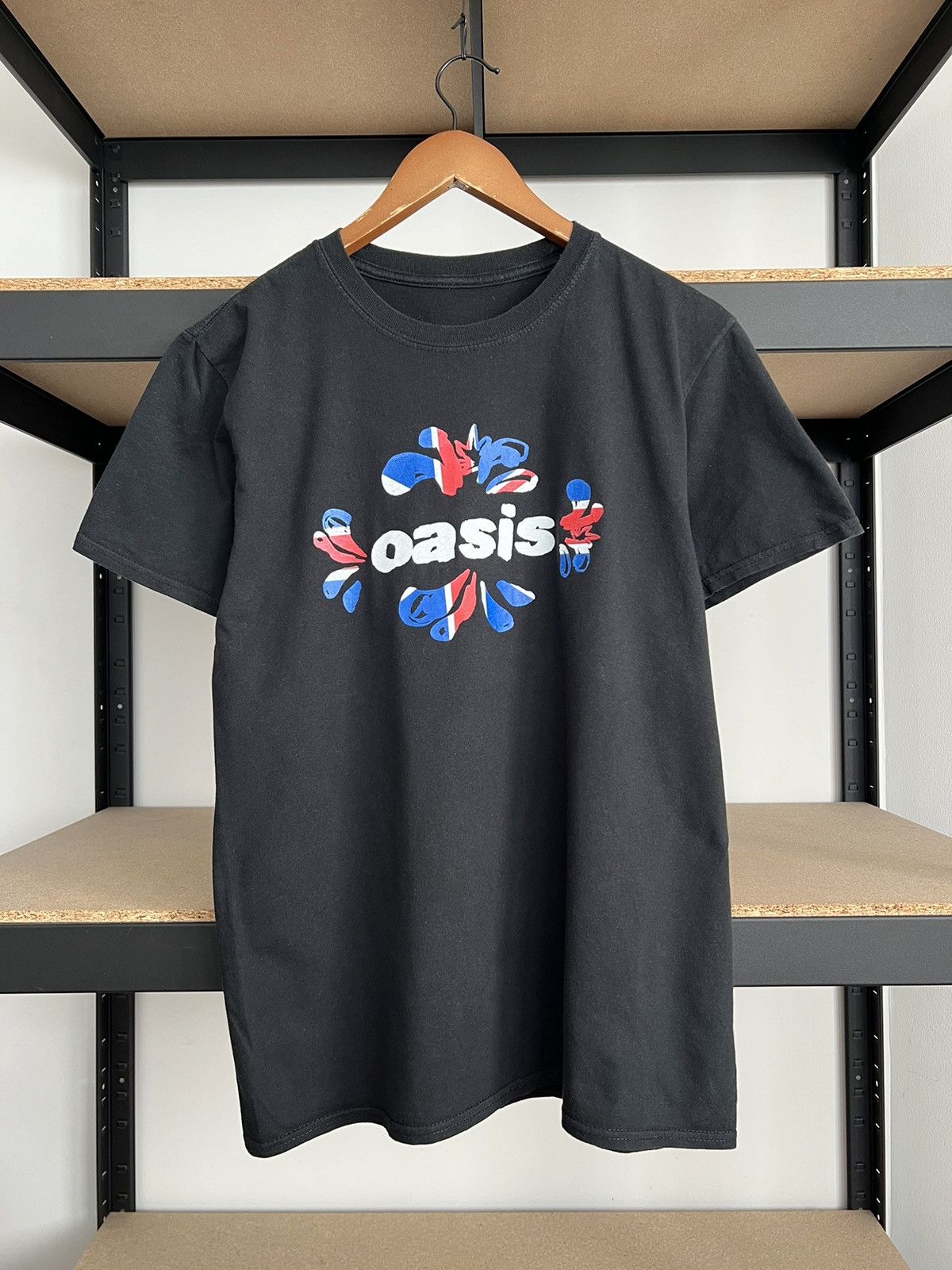 Band Tees Vintage 2000s Oasis Britpop Black T-shirt Size US M / EU 48-50 / 2 - 1 Thumbnail