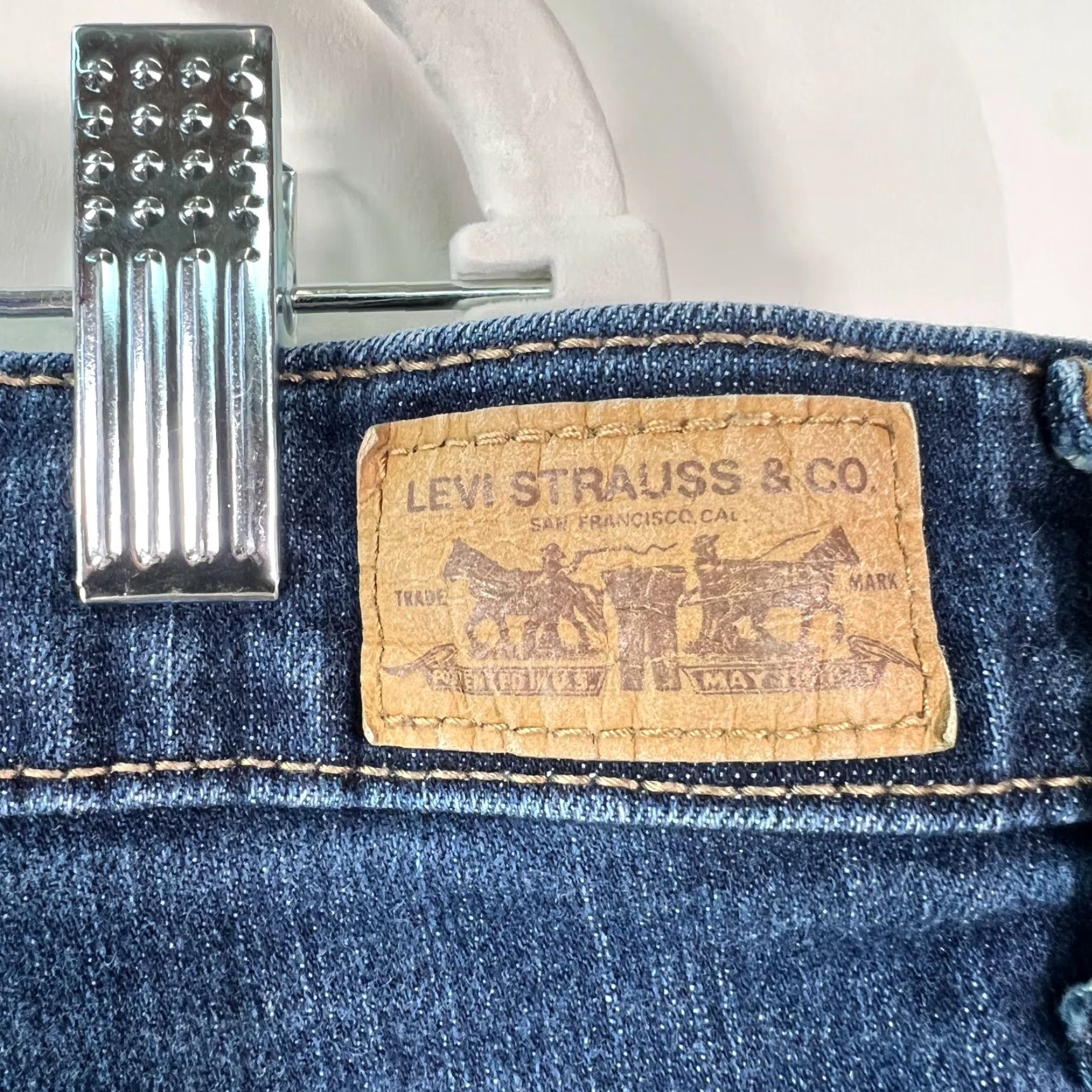 Levi's Levi's Womens Capri Jeans Denim Blue Regular Size 24 5-Pocket Belts Loops Belt Loops Pockets Capri Style Size 30" / US 8 / IT 44 - 7 Thumbnail