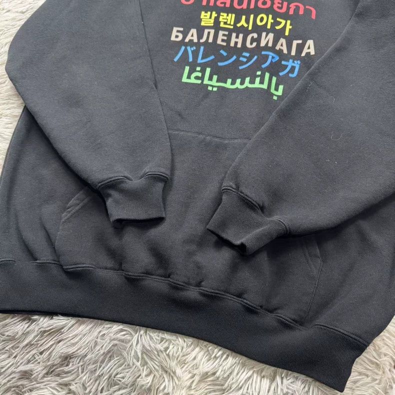 Balenciaga Balenciaga Seven-language sweatshirt 2504-Nextarrow Size US S / EU 44-46 / 1 - 3 Thumbnail