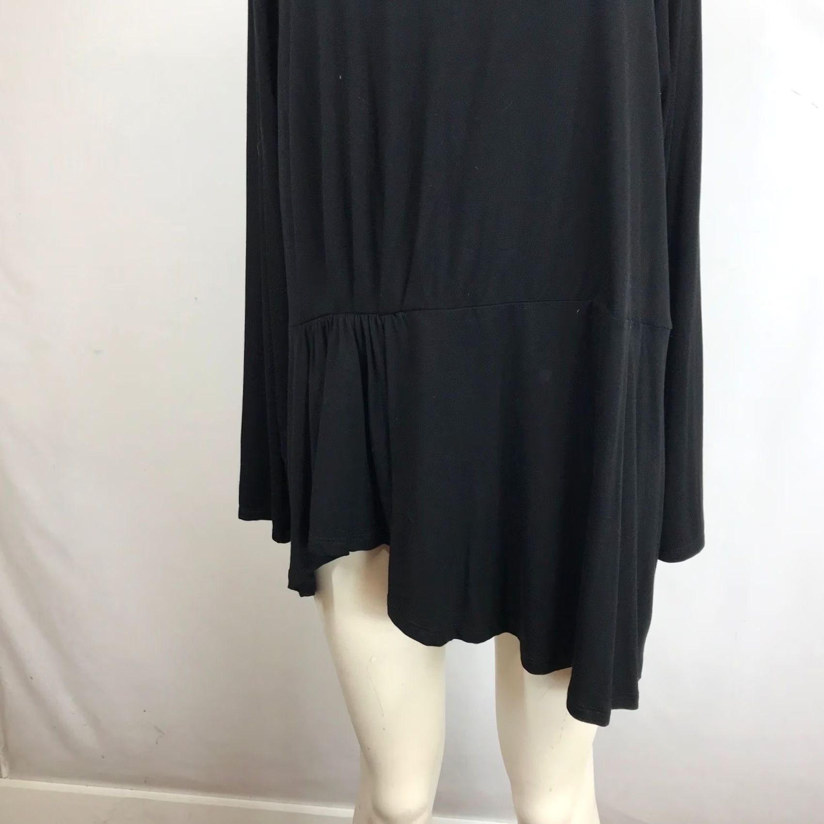 Vince Camuto Vince Camuto Black Long Sleeve Tunic Top Womens Plus Size 2X - Round Neck, Flared Sleeve, Pockets, Lightweight Knit, Pullover, Casual, 2X Women’s Size Size XXL / US 16-18 / IT 52-54 - 3 Thumbnail