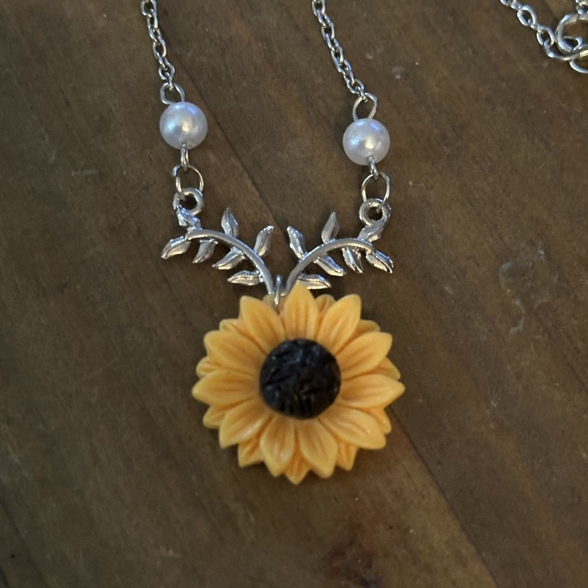 Other Silver tone sunflower necklace Size ONE SIZE - 3 Thumbnail
