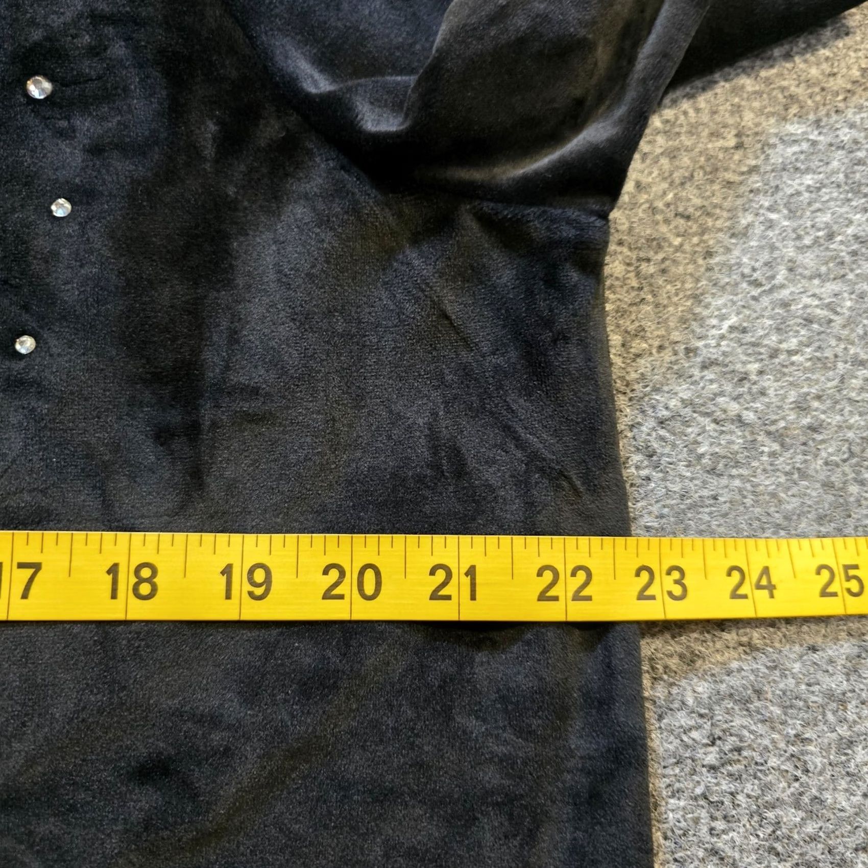 Quacker Factory Quacker Factory Top Blouse Womens Large Black Velour Rhinestone Long Sleeve Casual Size L / US 10 / IT 46 - 5 Thumbnail