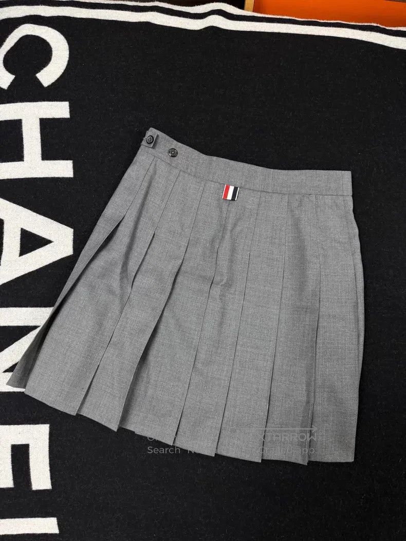 Thom Browne Thom Browne Preppy Gray Pleated Skirt Size 27" / US 4 / IT 40 - 2 Thumbnail