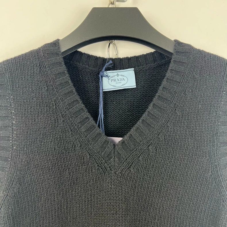 Prada Prada Size 38Black V-neck knitted vest 2505-Nextarrow Size US XS / EU 42 / 0 - 4 Thumbnail
