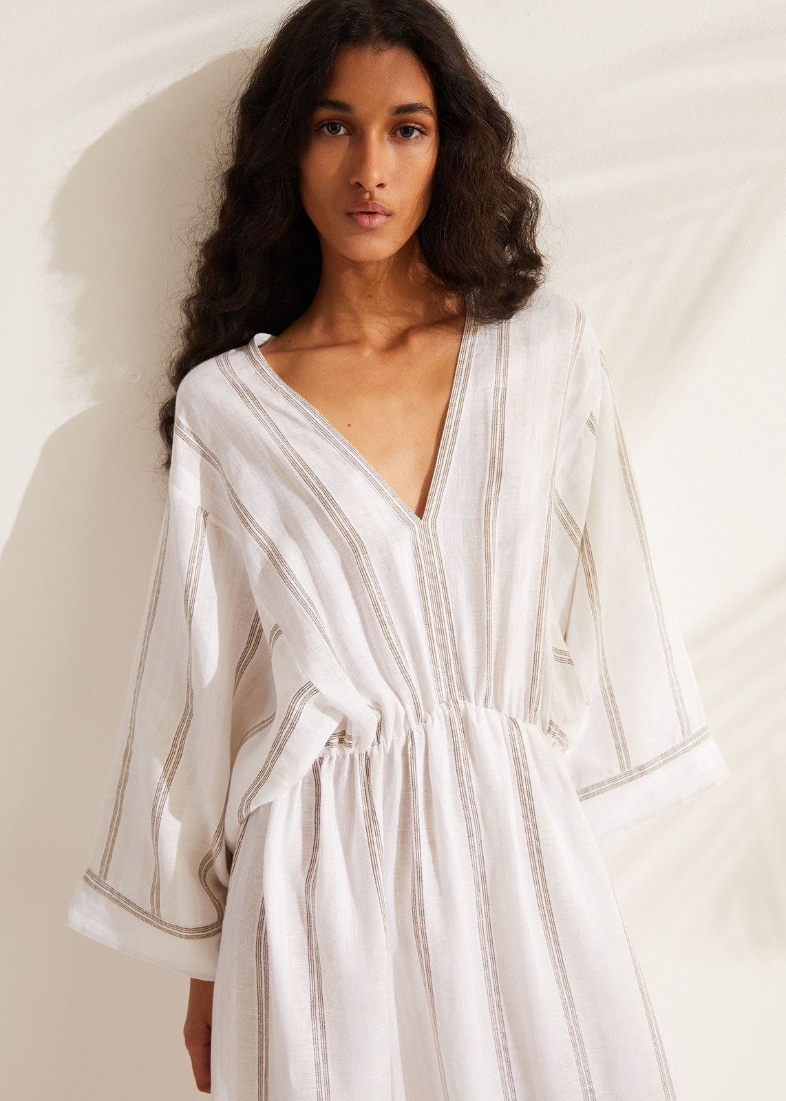 o1srvl11e0424 Dress in White