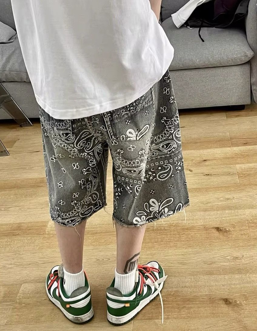 Japanese Brand × Vintage Streetwear Print Raw Edge Cargo Hip Hop Shorts Size US 34 / EU 50 - 2 Thumbnail