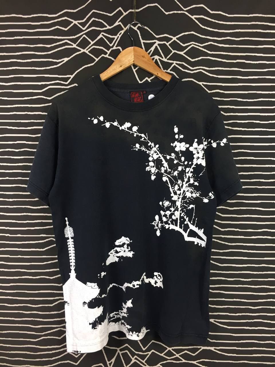 Japanese Brand Vtg Thief's Diary Japanese Traditional Sukajan Patterned Tee Size US L / EU 52-54 / 3 - 2 Thumbnail