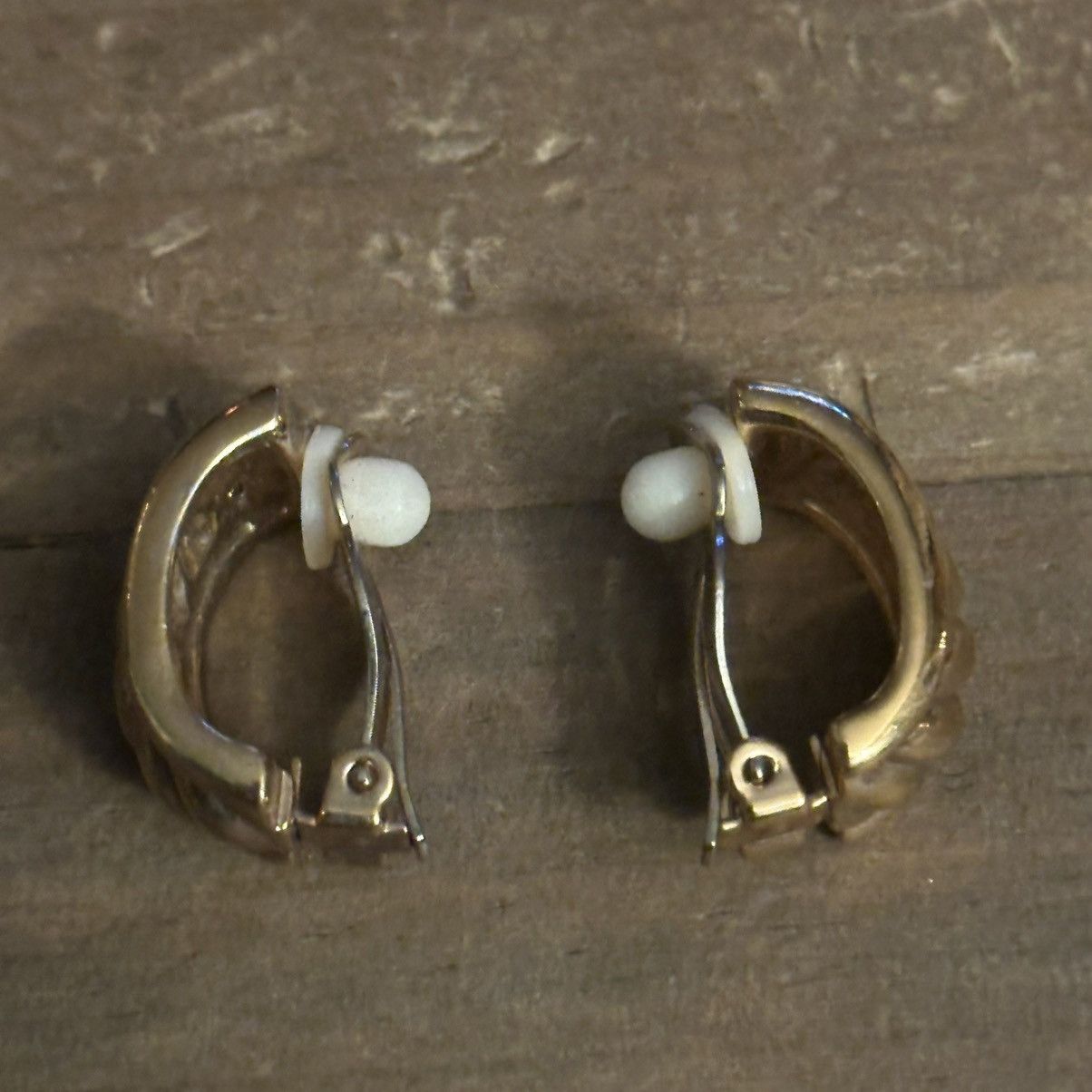 Vintage Vintage chunky gold tone curved clip on hoop earrings Size ONE SIZE - 4 Thumbnail