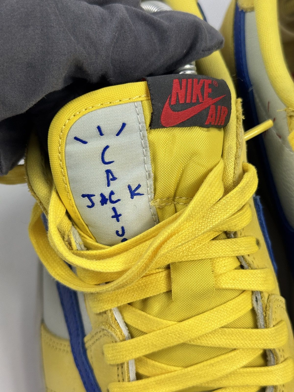Nike x TRAVIS SCOTT JORDAN 1 LOW OG SP Size US 10 / EU 43 - 7 Thumbnail