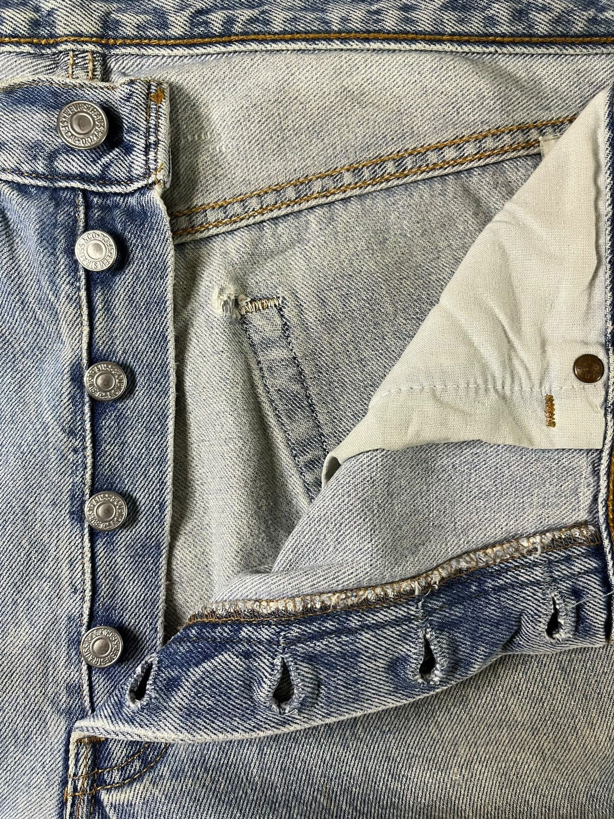 Levi's × Levi's Vintage Clothing Vintage 90s Levis 501 Blue Wash Grunge Distress Loose Jeans Size US 34 / EU 50 - 3 Thumbnail