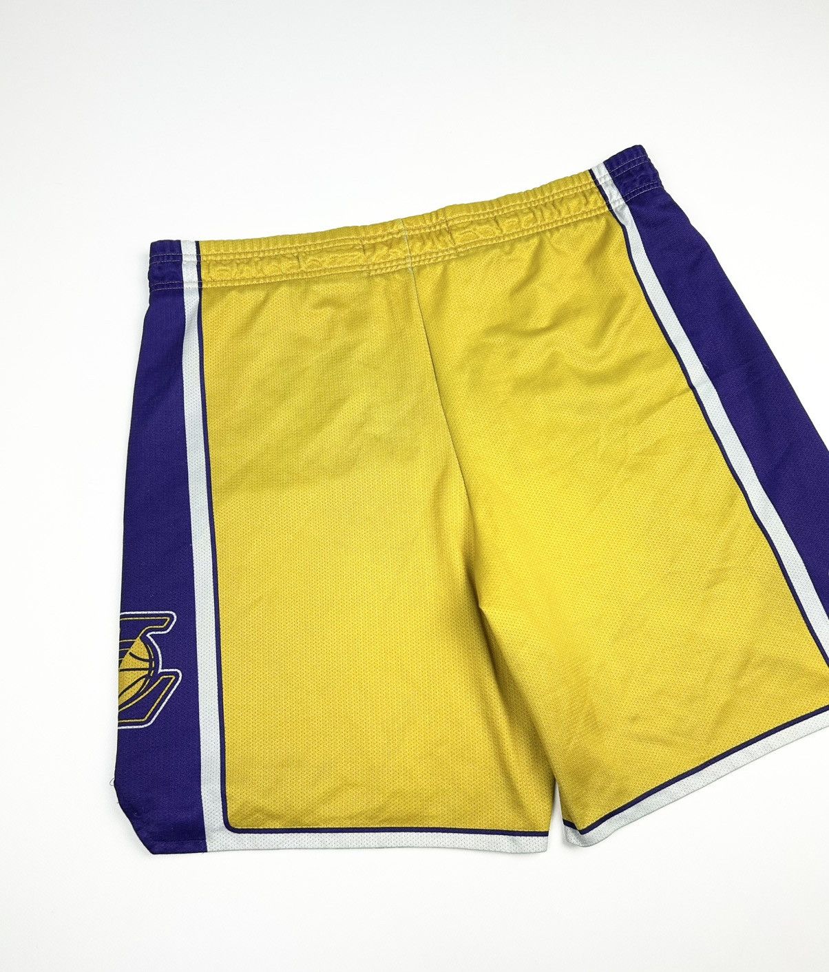 Champion × NBA Lakers vintage yellow Champion NBA basketball shorts Size US 32 / EU 48 - 6 Thumbnail
