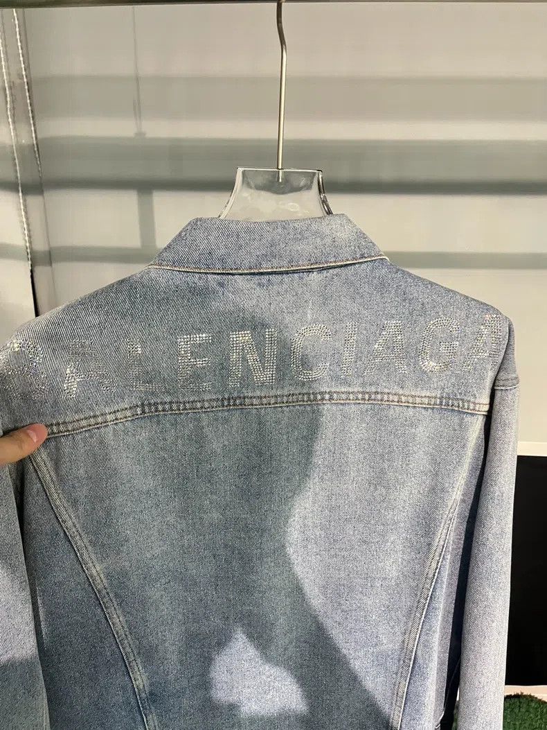 Balenciaga Balenciaga Light Wash Denim Jacket Size XXS / US 00 / IT 34 - 3 Thumbnail