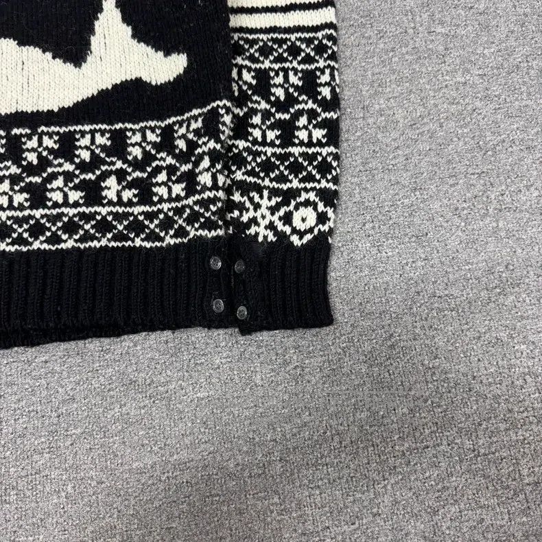 Thom Browne Thom Browne Black and white whale jacquard knit sweater Size US S / EU 44-46 / 1 - 3 Thumbnail